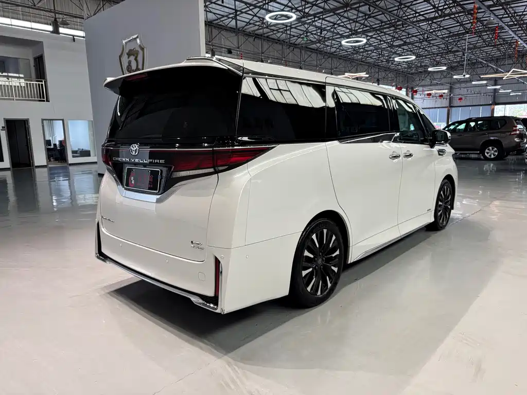 Toyota Vellfire 2023 — фото 6