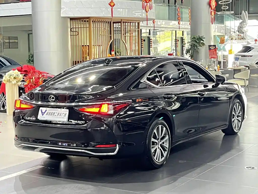 Lexus ES 2021