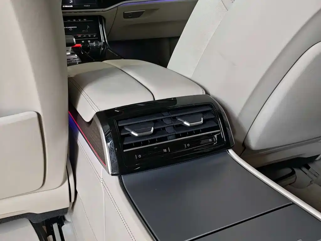 Audi A8 2022 — фото 33