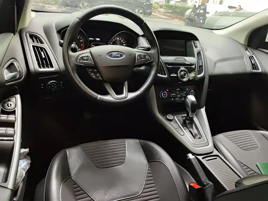 Ford Focus 2017 — фото 12