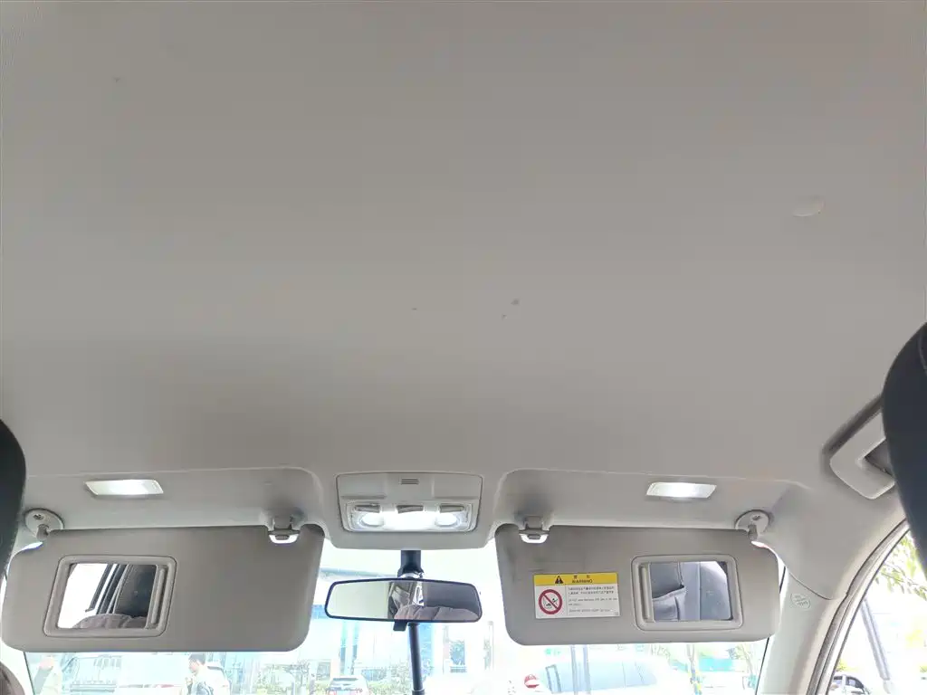 Toyota RAV4 2018 — фото 18