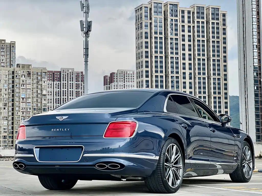 Bentley Flying Spur PHEV 2022 — фото 13