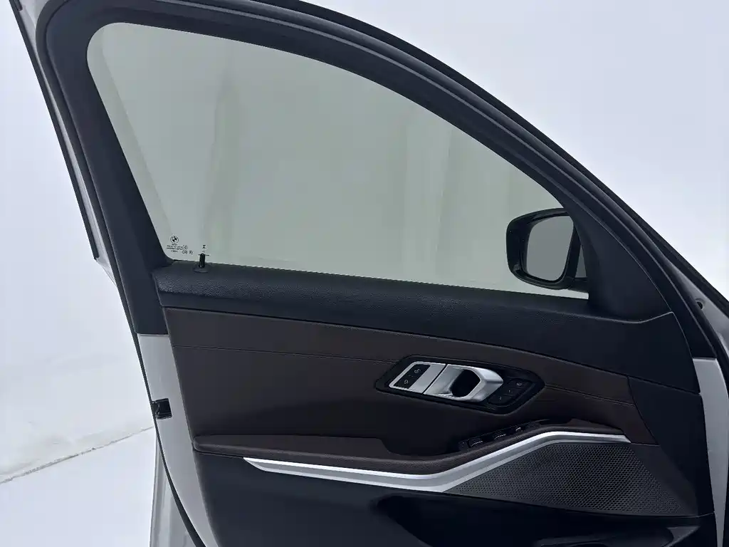 BMW 3 Series 2023 — фото 10