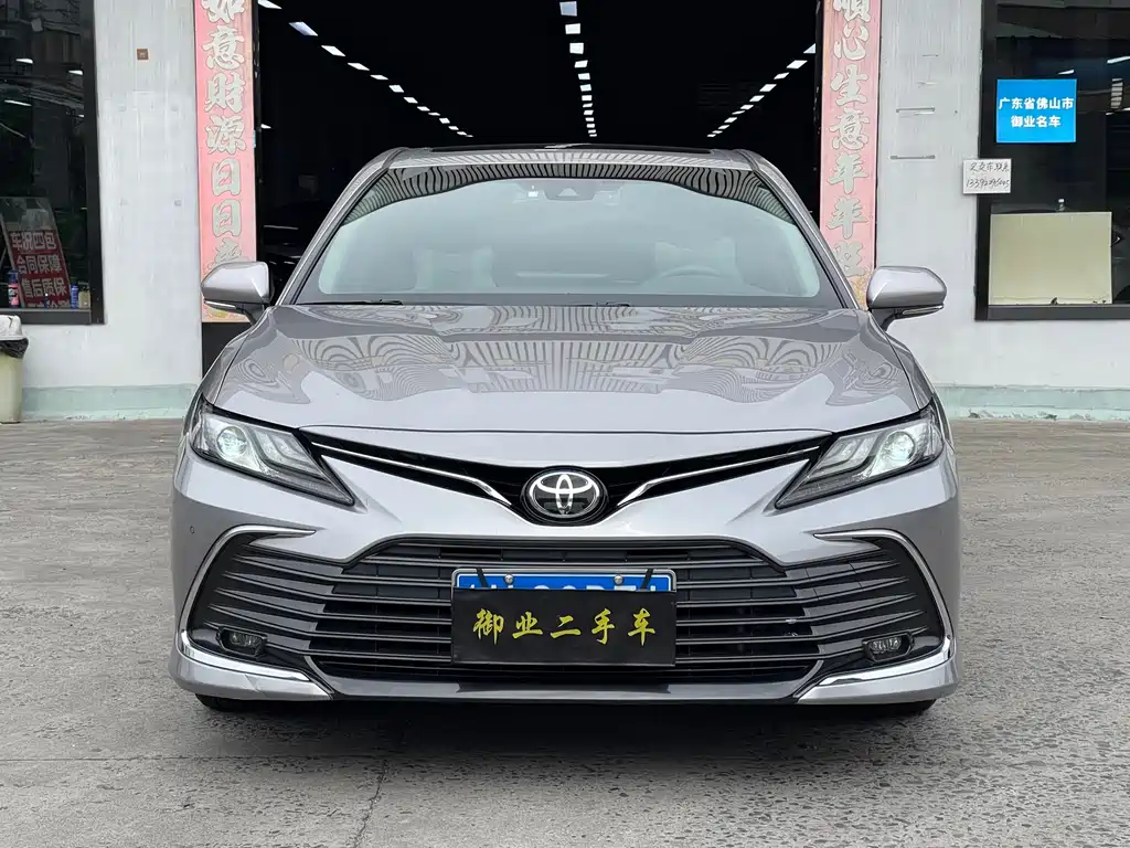 Toyota Camry 2022 — фото 2