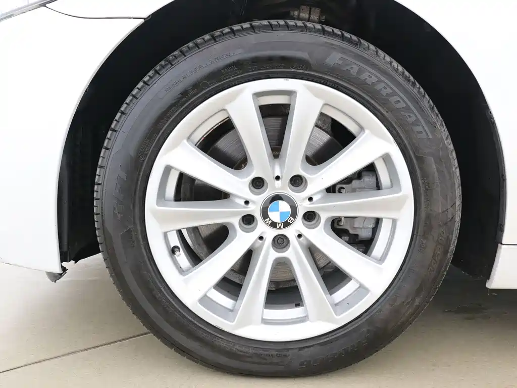 BMW 5 Series 2015 — фото 9
