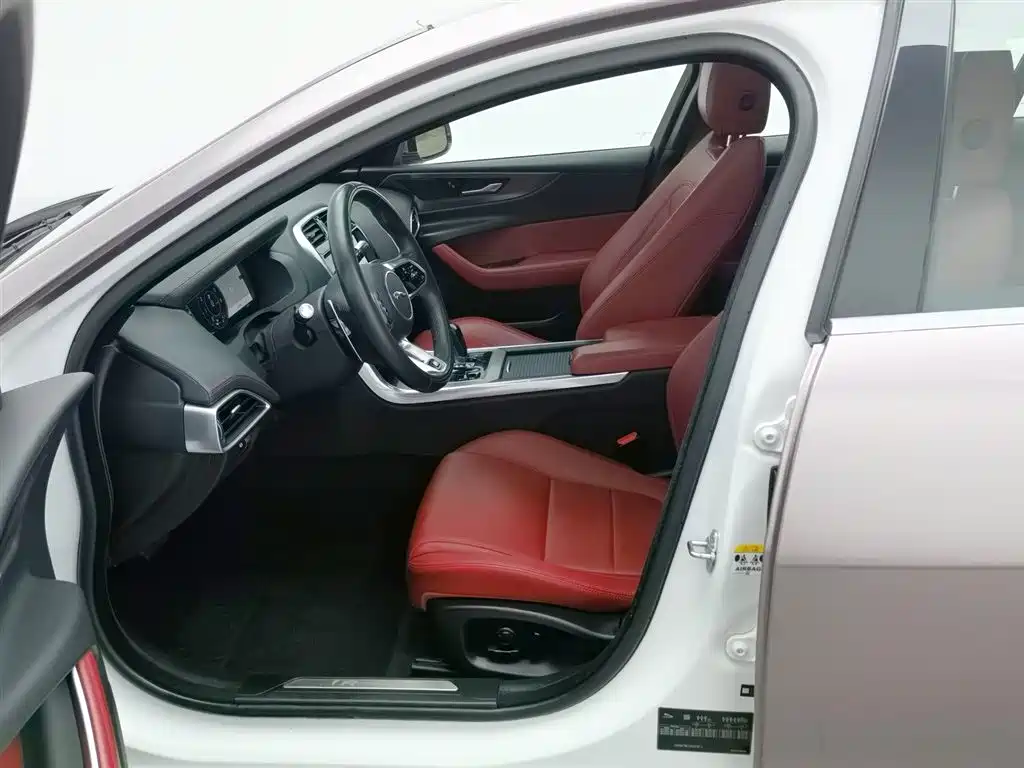 Jaguar XEL 2021 — фото 10