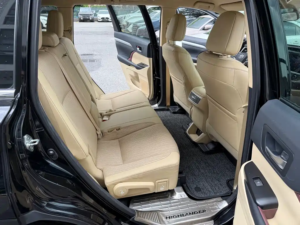Toyota Highlander 2017 — фото 19
