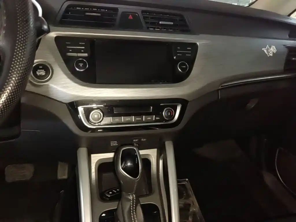 Geely Vision X3 2018 — фото 13