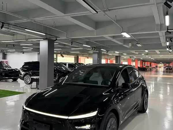 Tesla Model Y L 2026