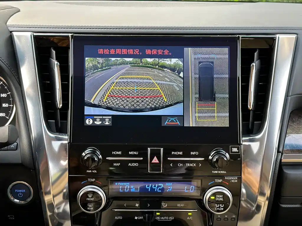 Toyota Alphard 2021 — фото 13