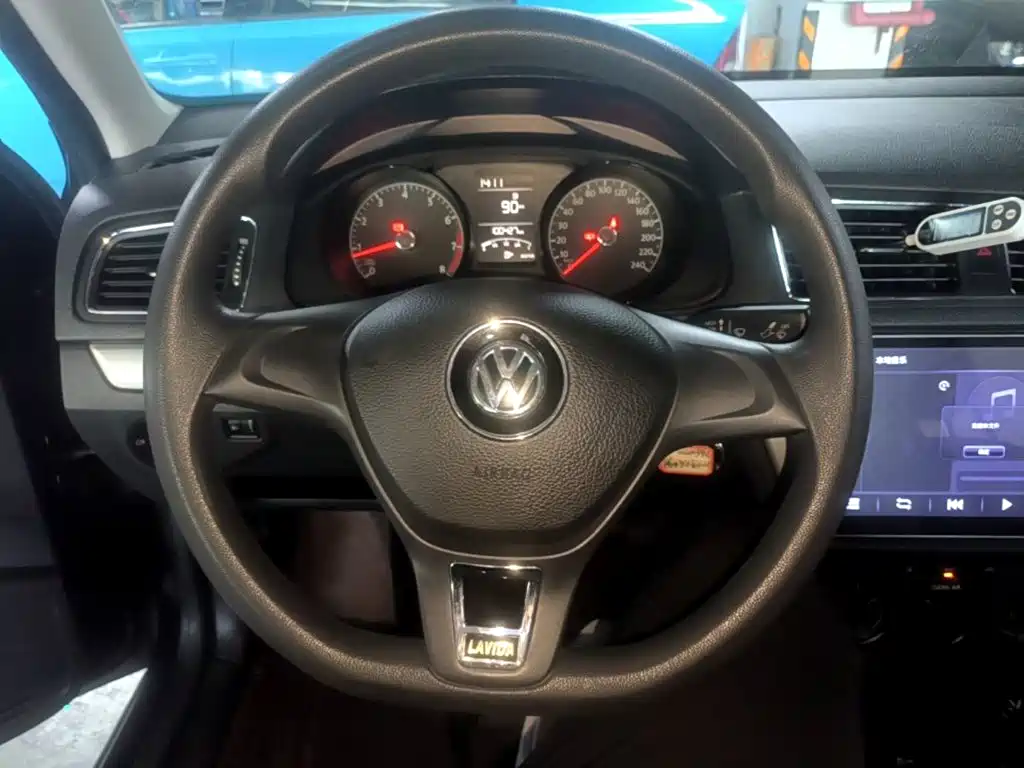 Volkswagen Lavida 2018 — фото 11