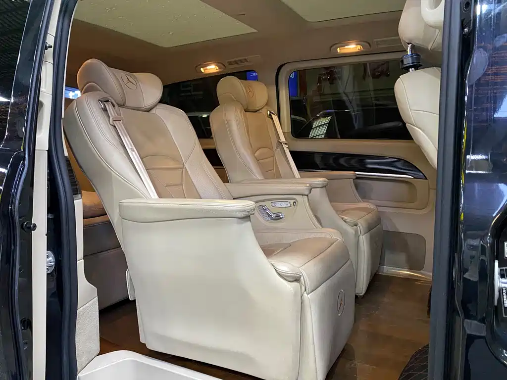 Mercedes-Benz V-Class 2018 — фото 10