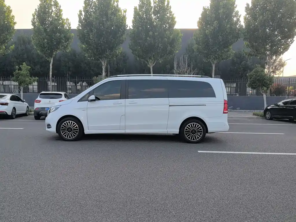 Mercedes-Benz V-Class 2018 — фото 7