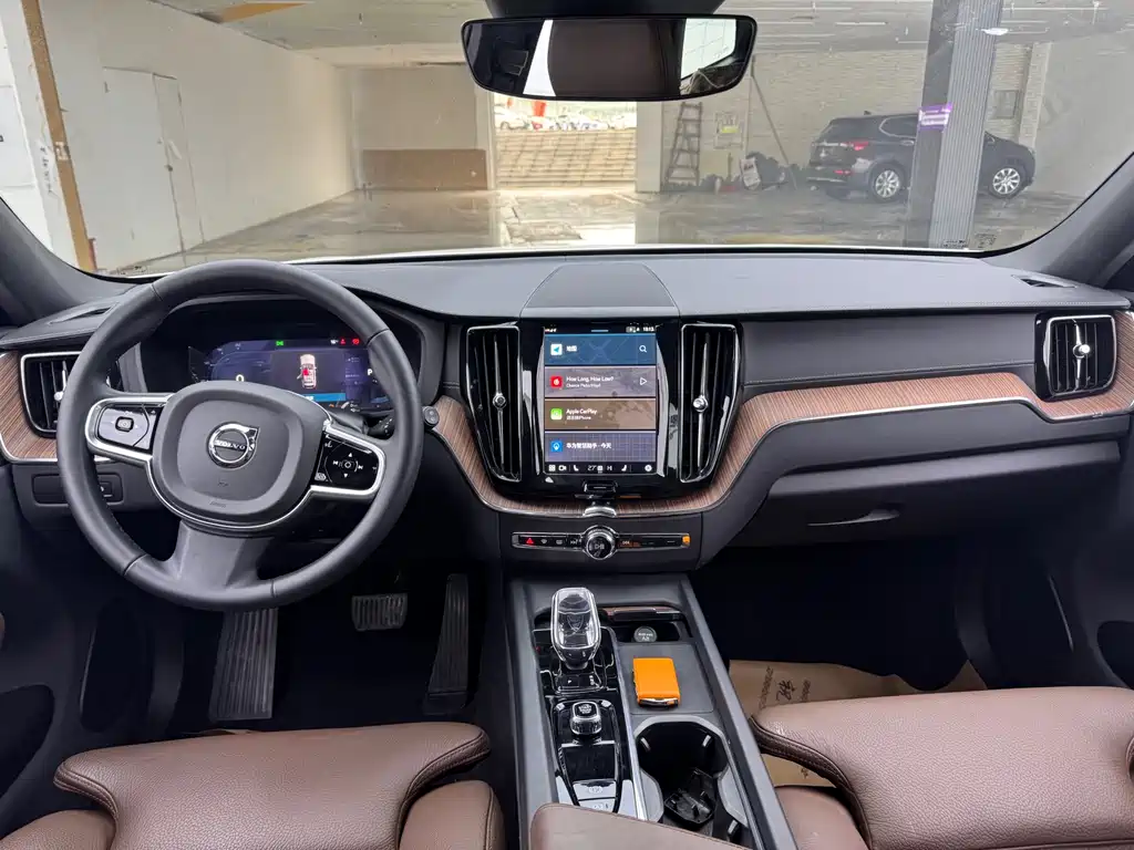 Volvo XC60 PHEV 2025 — фото 6