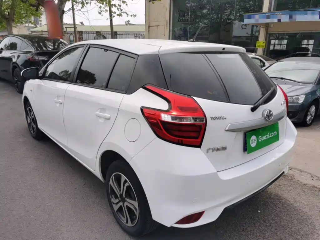 Toyota Yaris L 2017 — фото 23