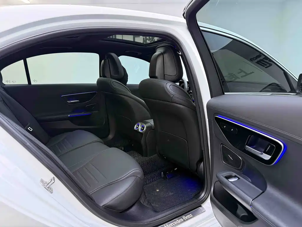 Mercedes-Benz C-Class 2024