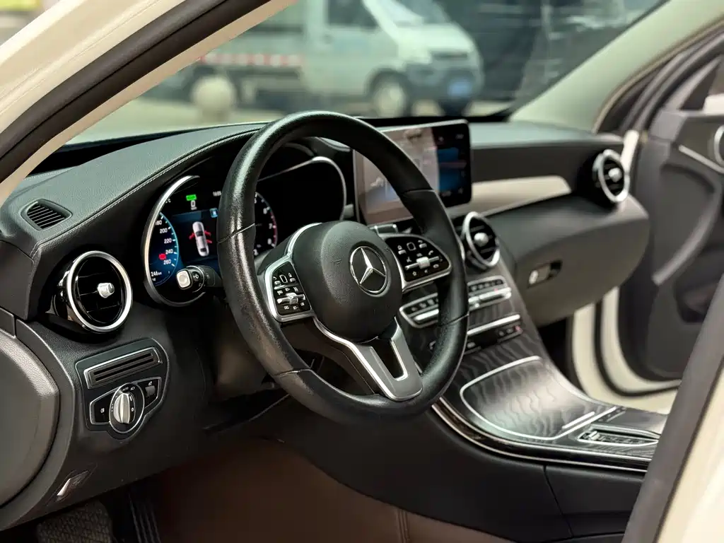 Mercedes-Benz C-Class 2019 — фото 17