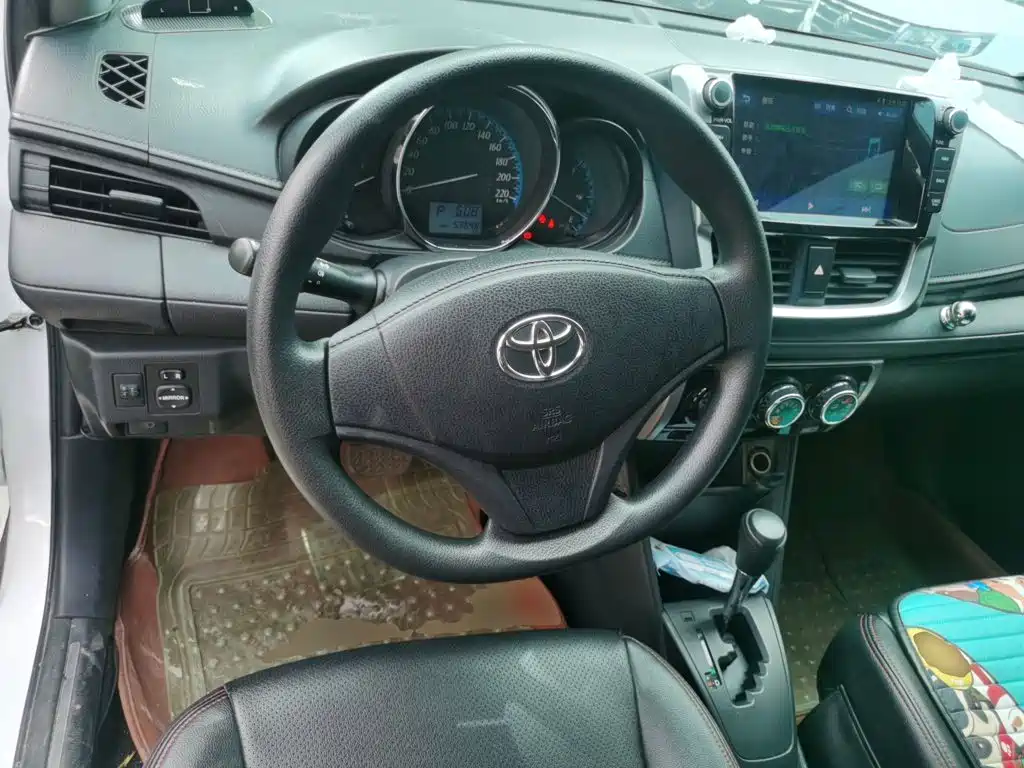 Toyota Yaris L 2017 — фото 7