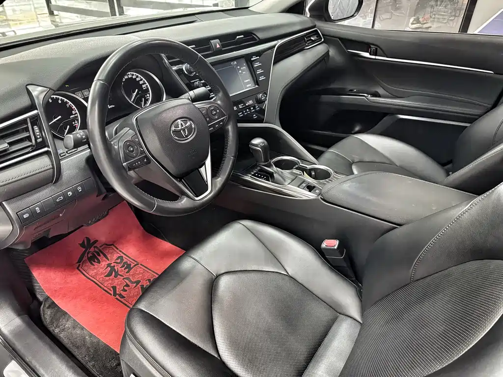Toyota Camry 2019 — фото 9