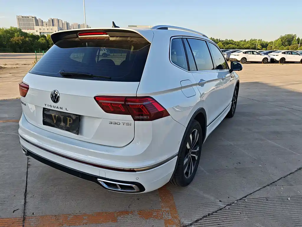 Volkswagen Tiguan L 2023 — фото 9