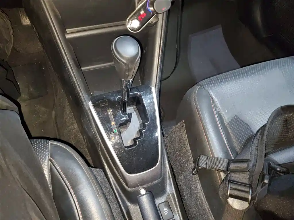 Toyota Yaris L 2020 — фото 15