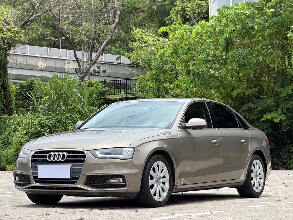 Audi A4L 2014 — фото 1
