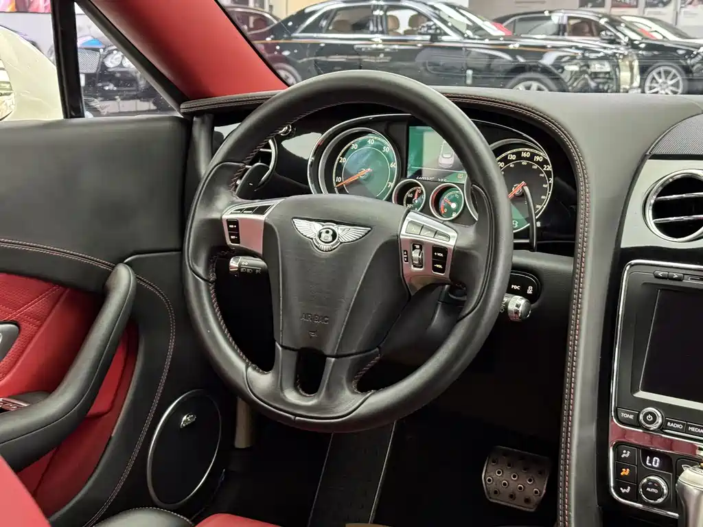 Bentley Continental 2013 — фото 11