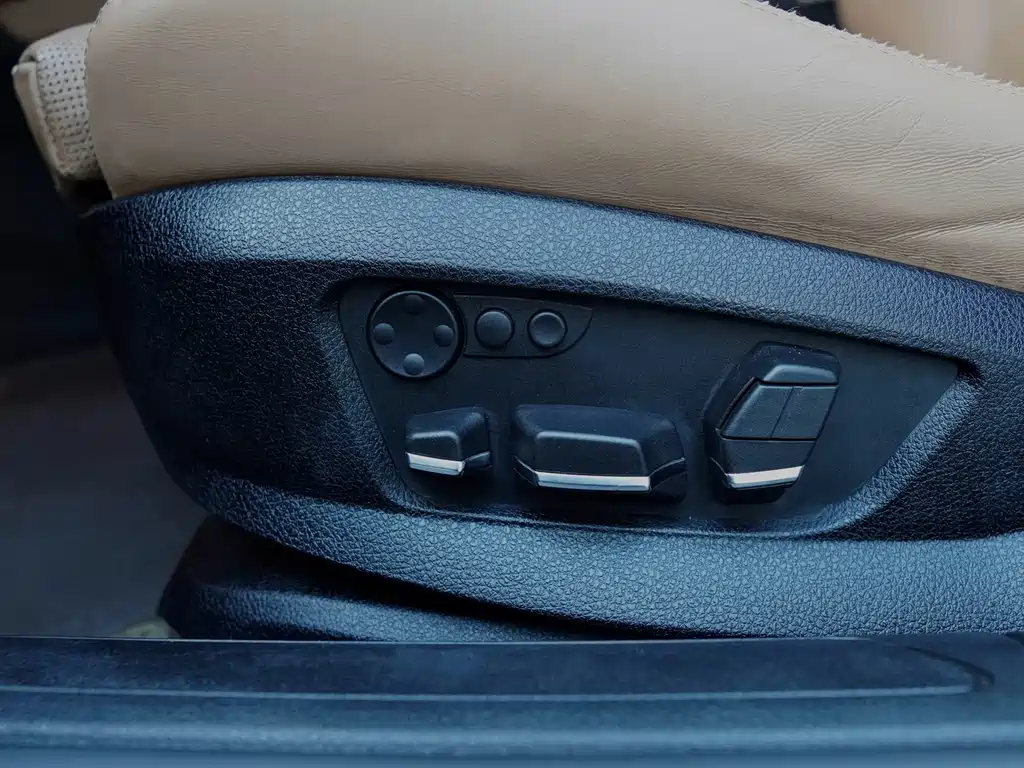 BMW 7 Series 2012 — фото 24