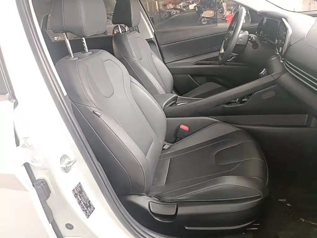 Hyundai Elantra 2022 — фото 25