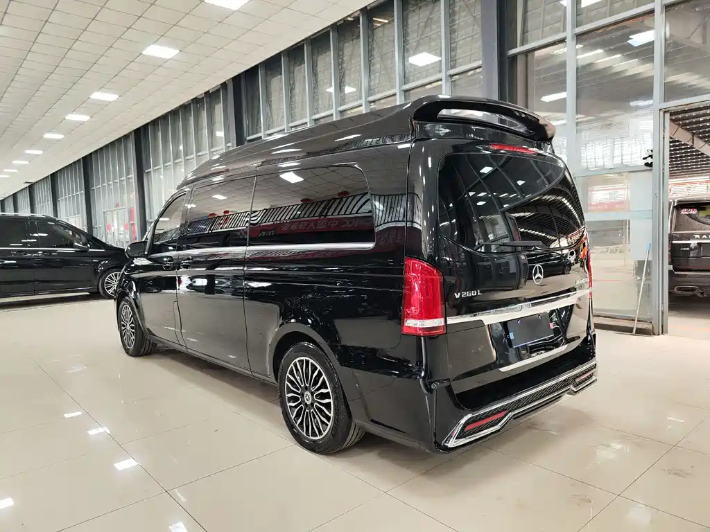 Mercedes-Benz V-Class 2018 — фото 42