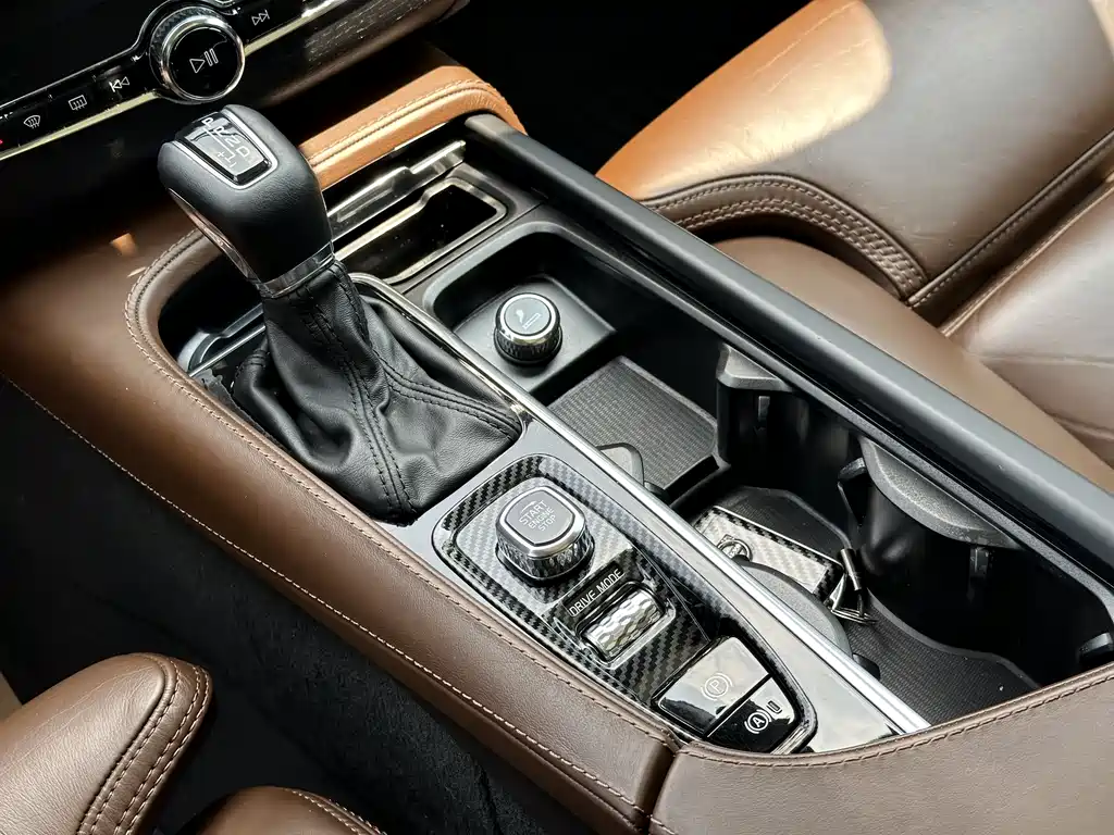 Volvo XC90 2020 — фото 14