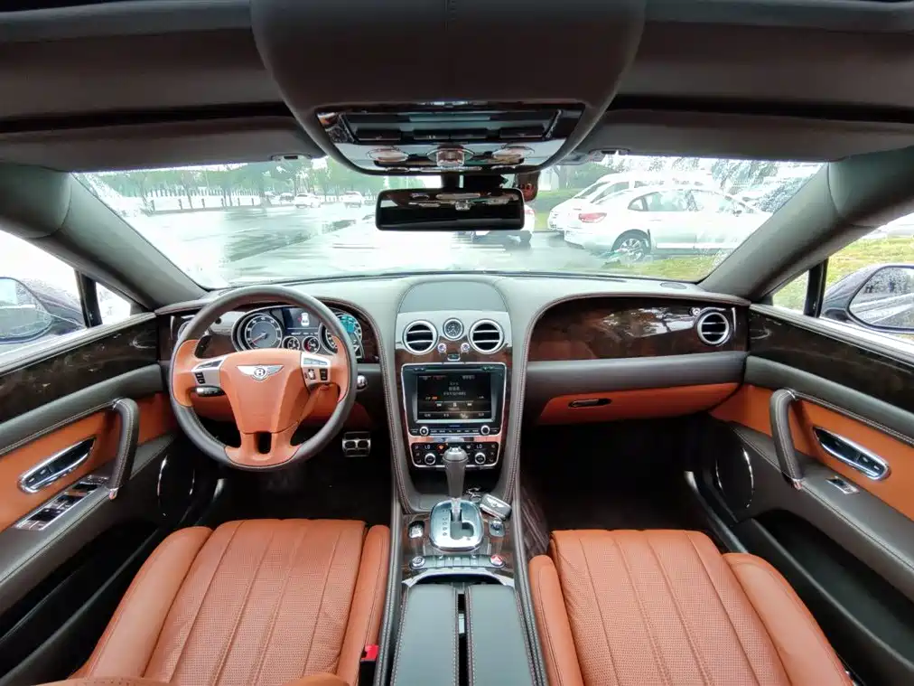 Bentley Flying Spur 2014 — фото 10