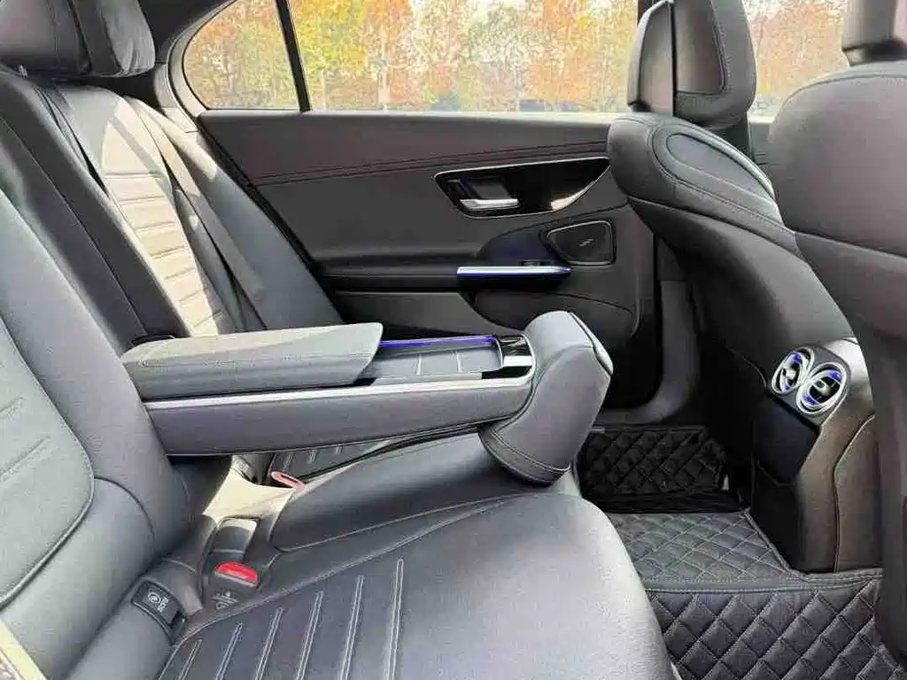 Mercedes-Benz C-Class 2023 — фото 5