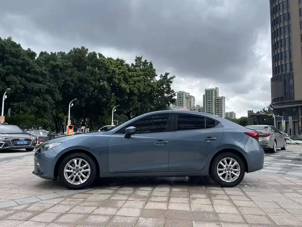 Mazda 3 Axela 2017 — фото 11