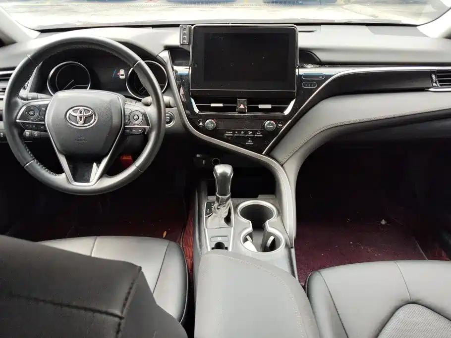 Toyota Camry 2022 — фото 12