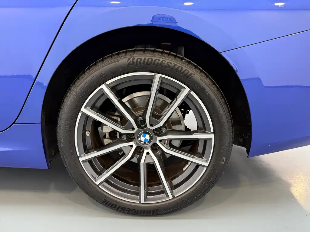 BMW 3 Series 2023 — фото 17