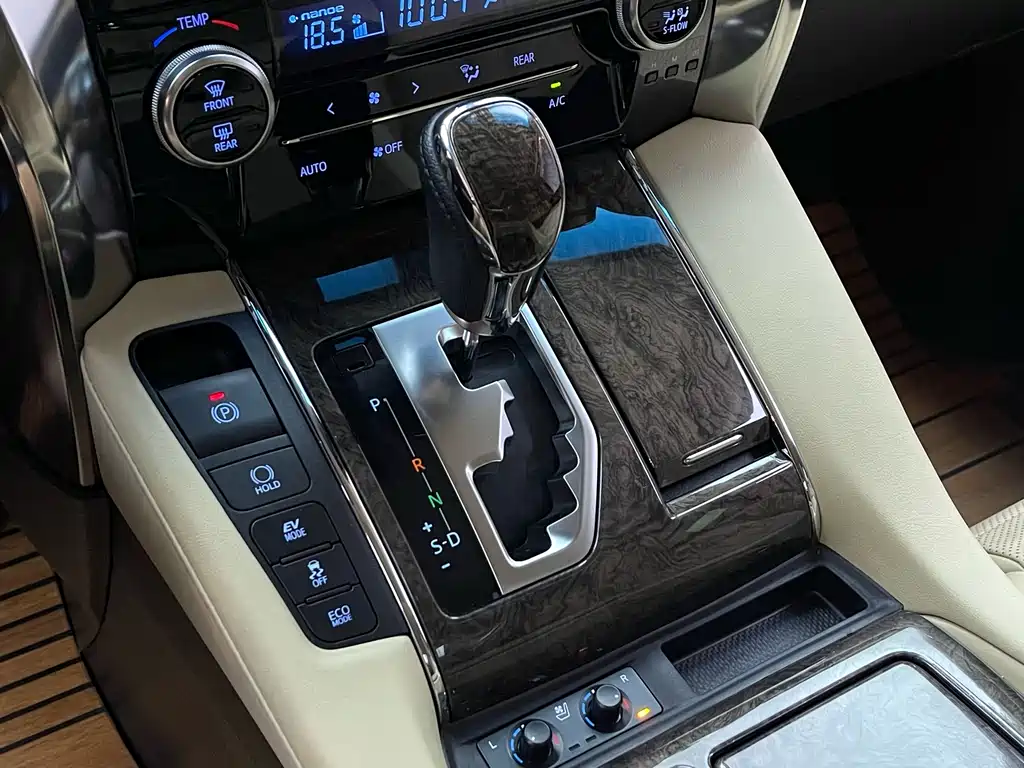 Toyota Alphard 2021 — фото 10