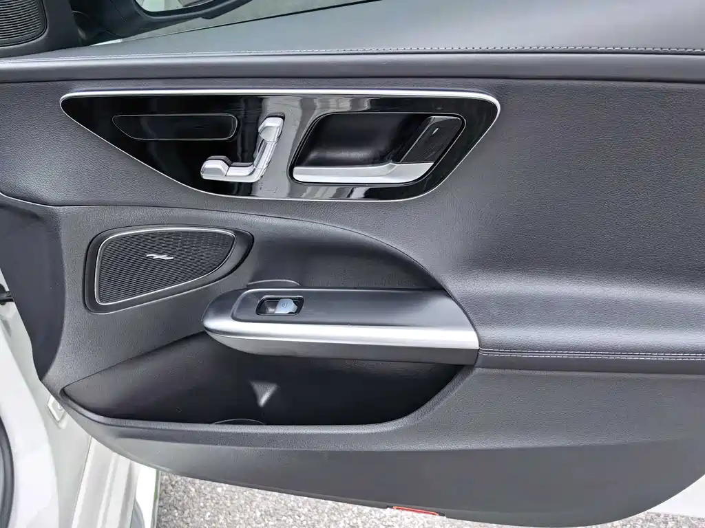 Mercedes-Benz C-Class 2023 — фото 14