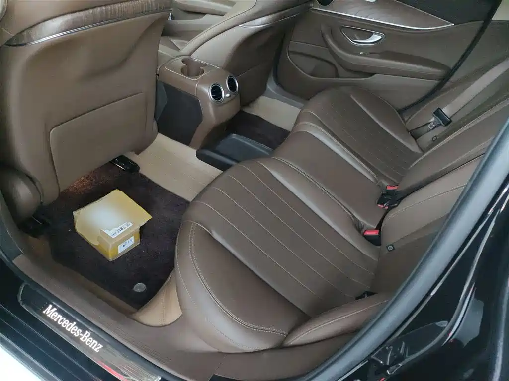 Mercedes-Benz E-Class 2020 — фото 17