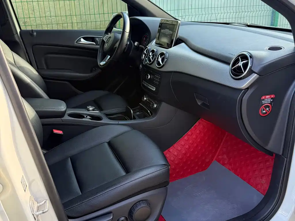 Mercedes-Benz B-Class 2017 — фото 12