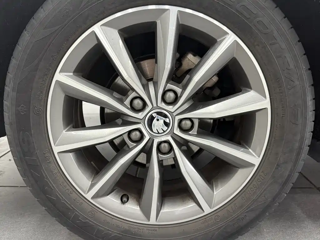Skoda Octavia 2022 — фото 9