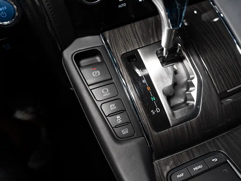 Lexus LM 2022 — фото 17