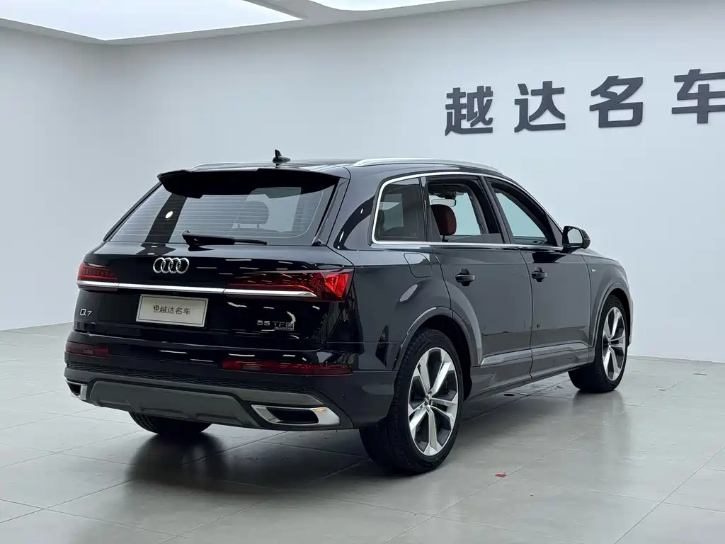 Audi Q7 2020 — фото 21