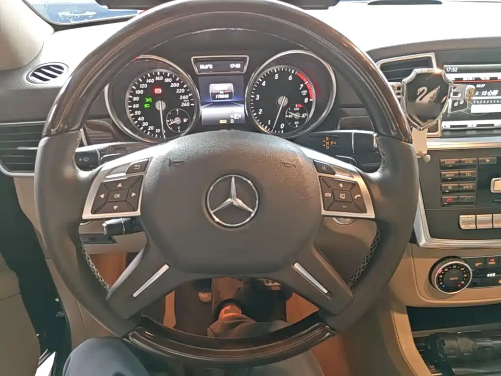 Mercedes-Benz M-Class 2015 — фото 11