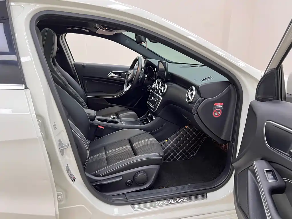 Mercedes-Benz A-Class 2017 — фото 21