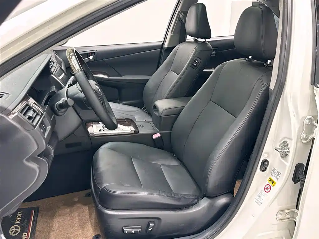 Toyota Camry 2015 — фото 8