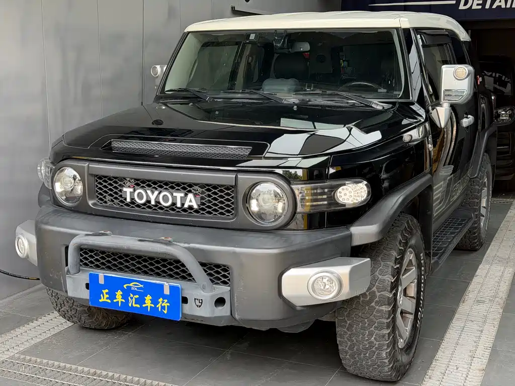 Toyota FJ Cruiser 2019 — фото 1