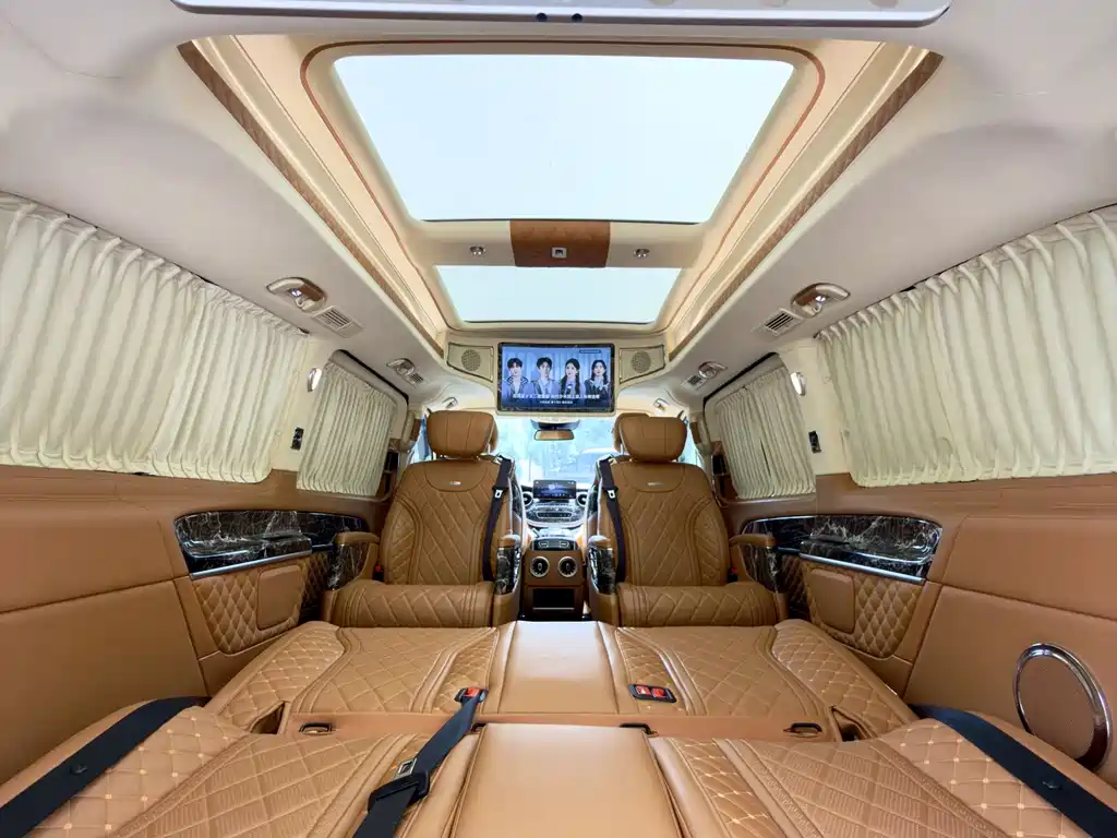 Mercedes-Benz V-Class 2023 — фото 8