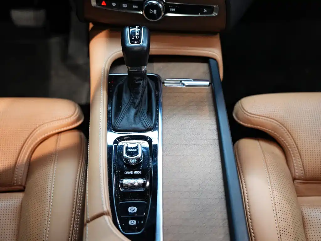 Volvo XC90 2017 — фото 19