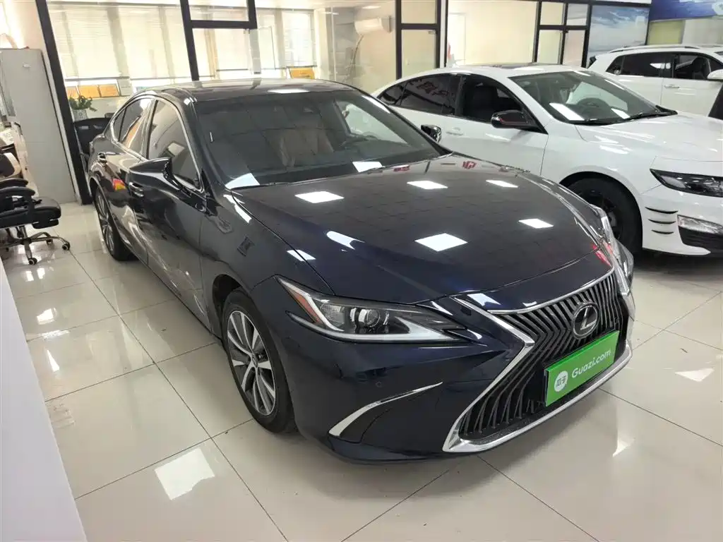 Lexus ES 2020 — фото 22